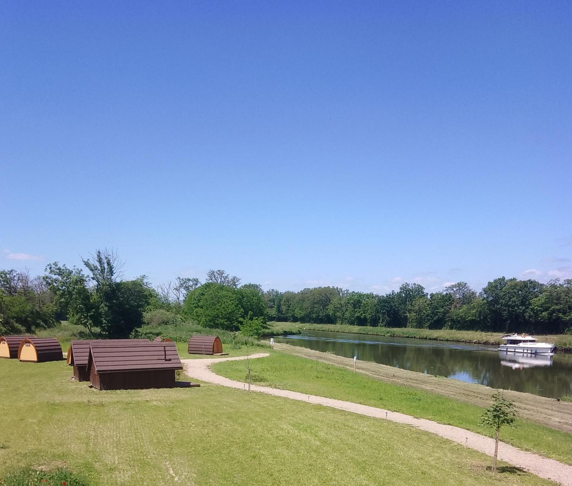 La Halte Du Canal Luthenay-Uxeloup Exterior photo